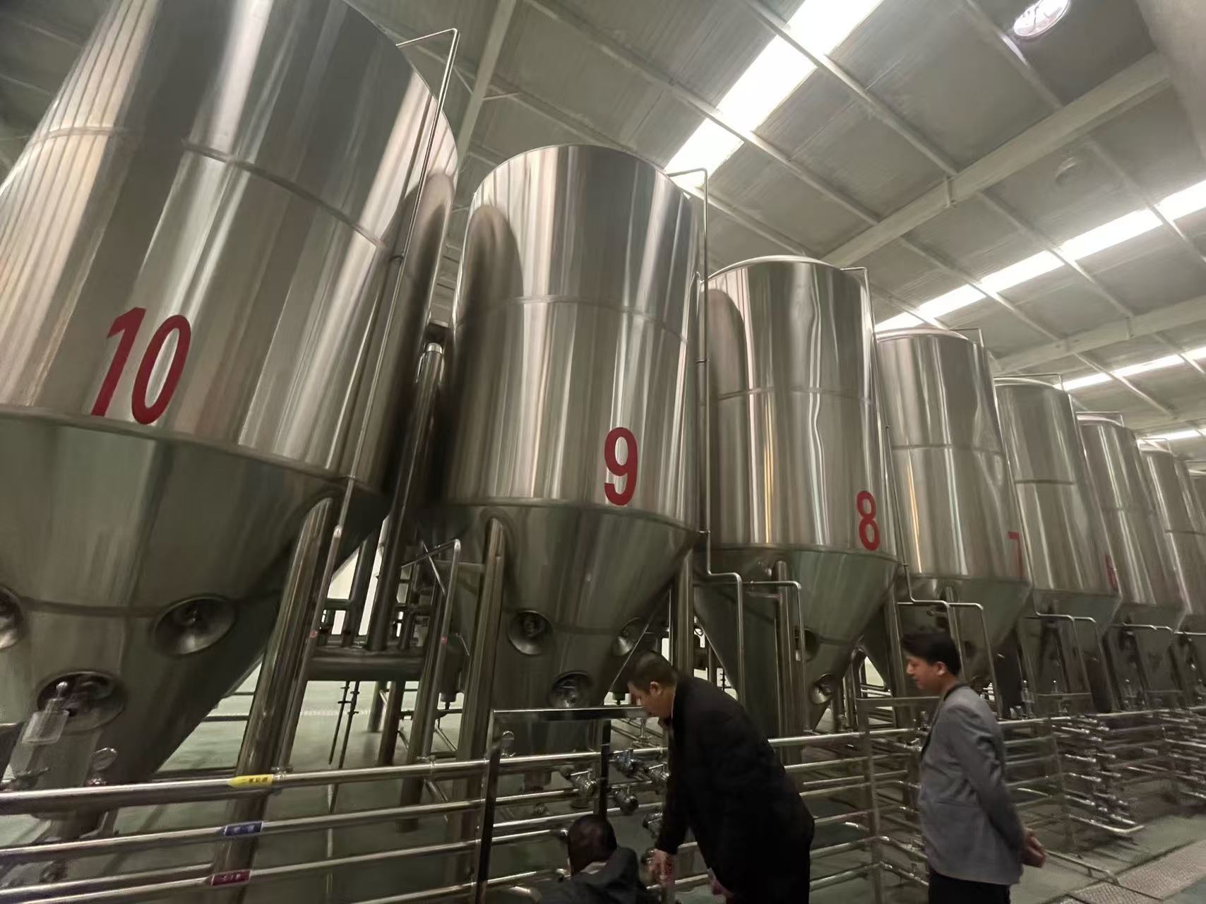 吐鲁番精酿啤酒设备厂—平面布置、设备设计、制造、调试、培训等一条龙服务